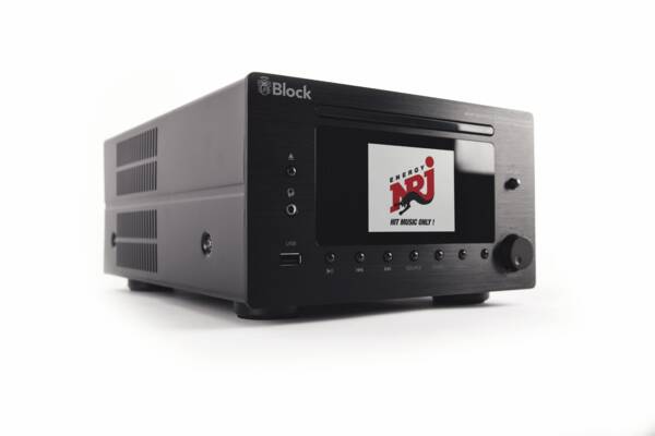 Vue zoomée 1: MHF-900 Solo Premium Edition