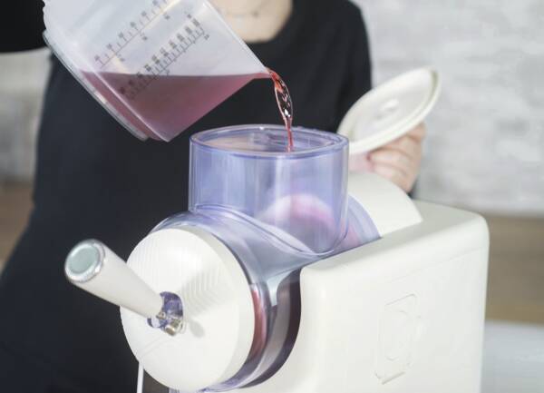 Zoom-Darstellung 2: 48950 2in1 Slush- und Softeismaschine Sofie